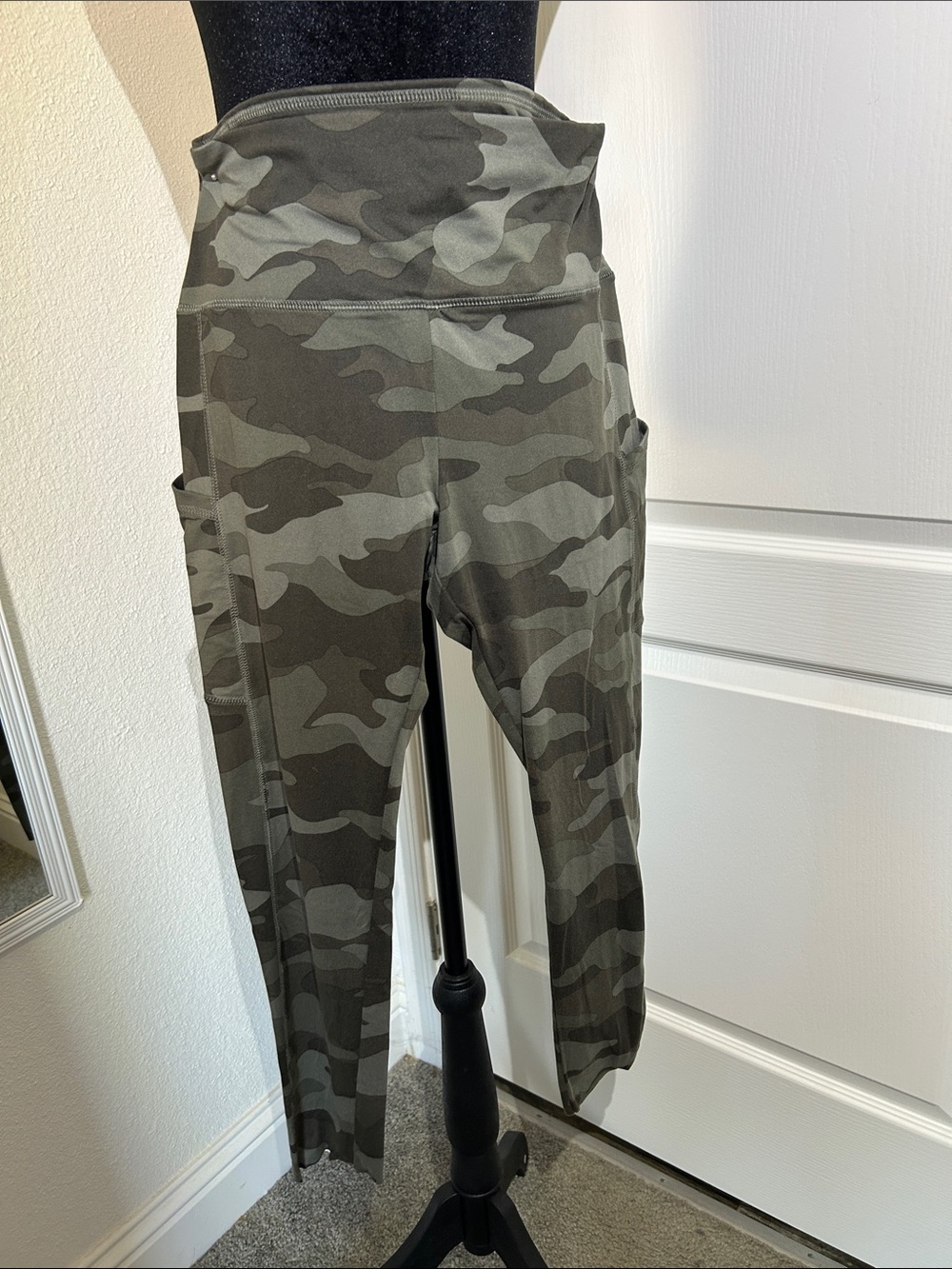High-Waist Camo Pocket Leggings — Olive Green